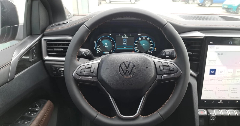 Volkswagen Amarok cena 300120 przebieg: 5, rok produkcji 2024 z Poznań małe 379